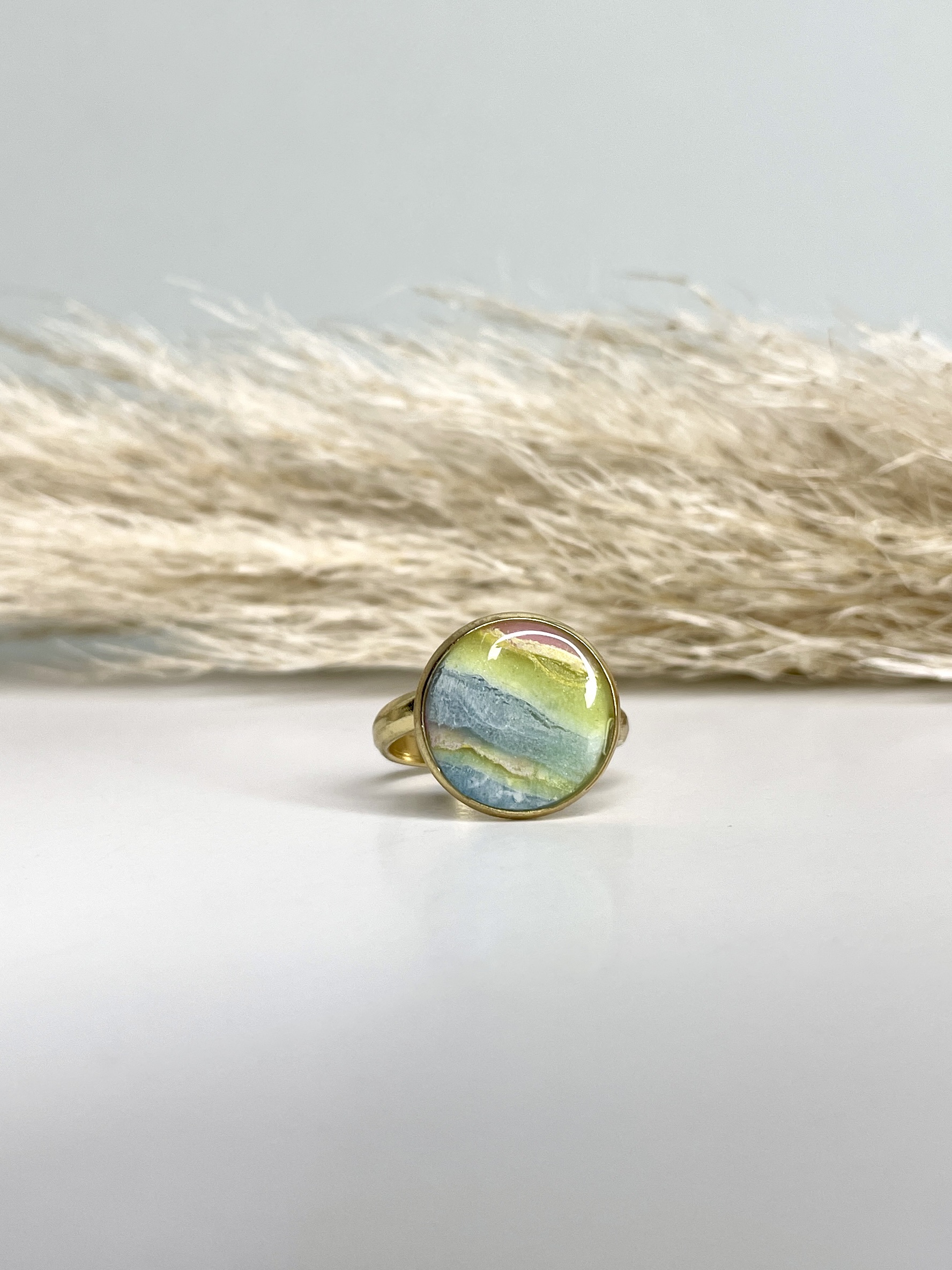 besonderer bunter runder Ring