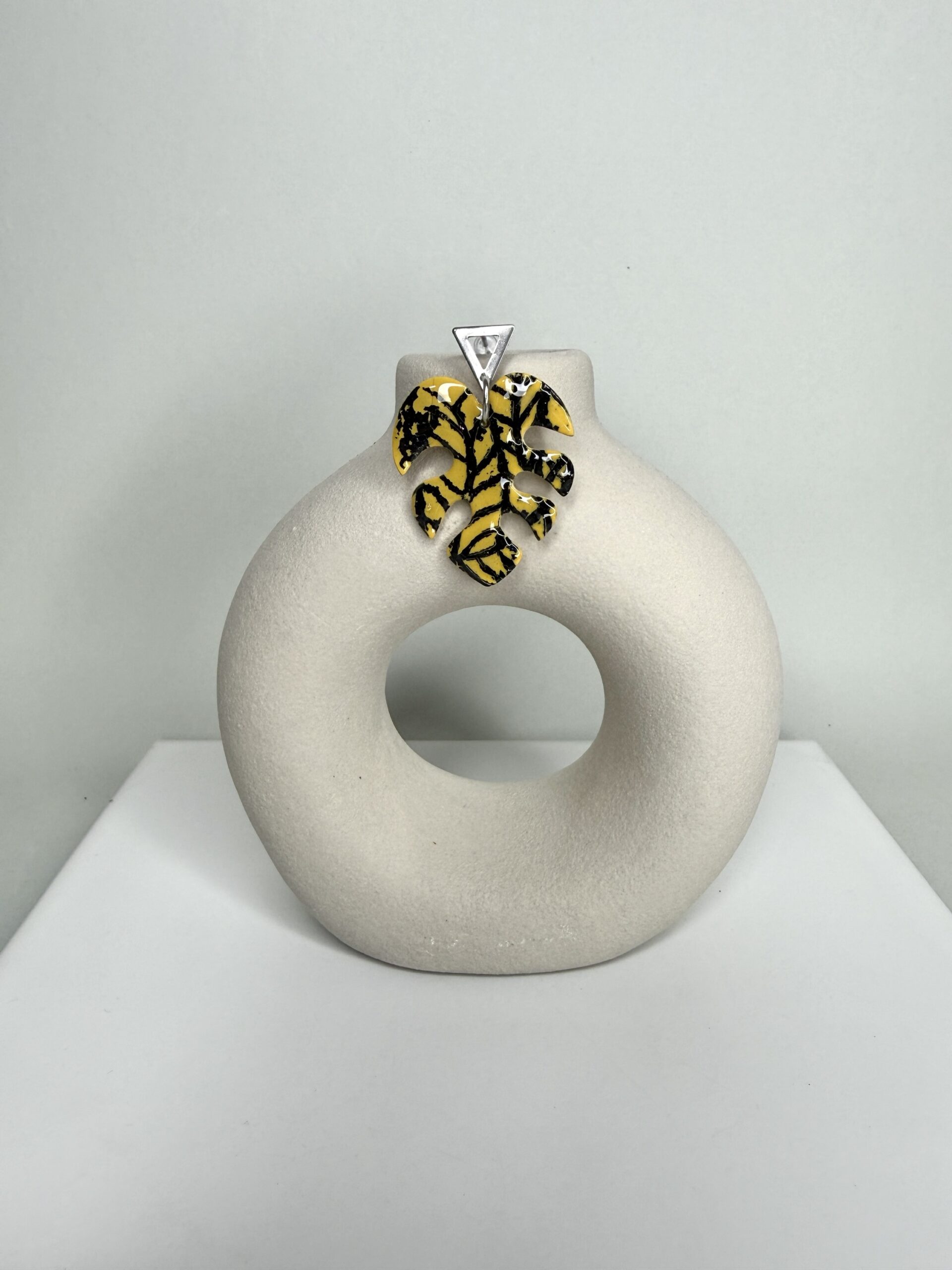 Blattform Ohrringe in Gelb