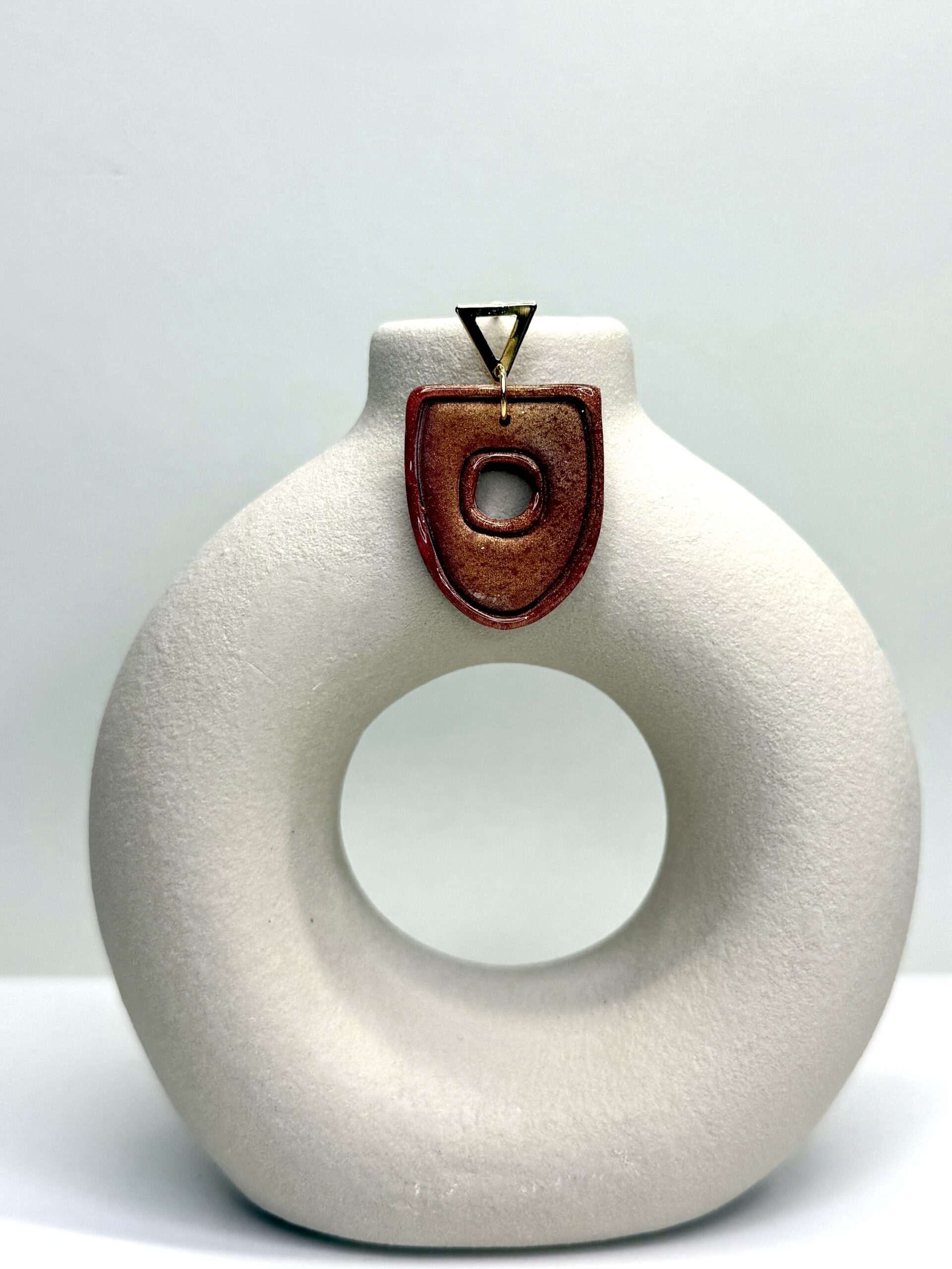 Handgemachte Ohrringe in Rostfarben