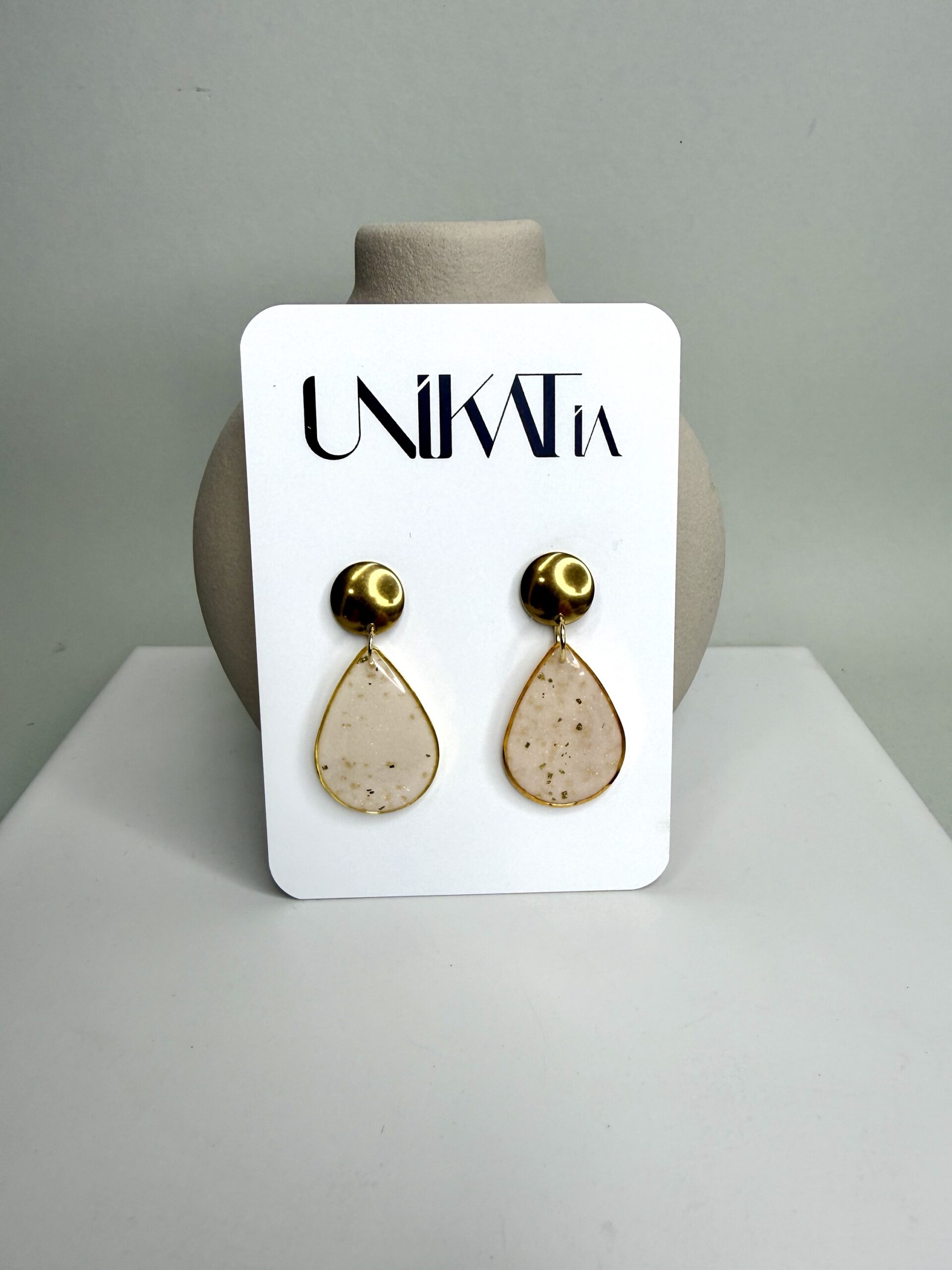 gold weiße tropfenförmige Ohrringe