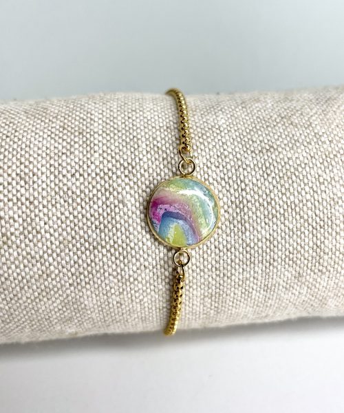 Armband mit farbigem Design